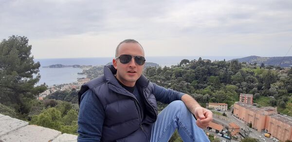  ,   Goga, 42 ,   ,   