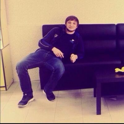  ,   Ali, 32 ,   ,   