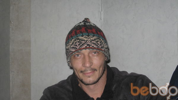  ,   Tom, 48 ,   