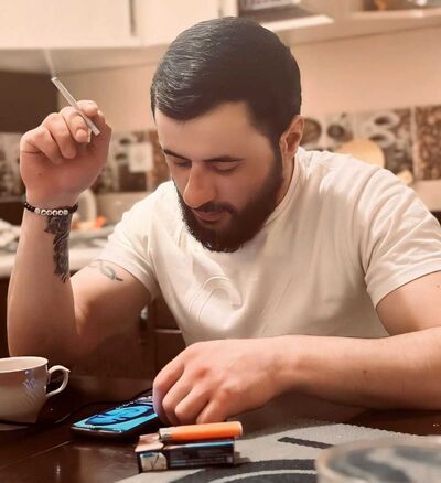  ,   Karlen, 25 ,   ,   