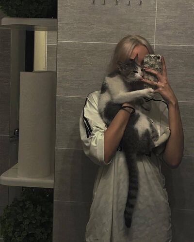  --,   Anya, 22 ,  