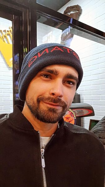  ,   Viktor, 32 ,   ,   