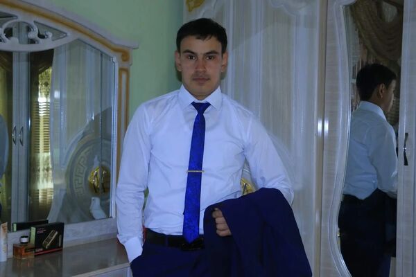  -,   Azizbek, 32 ,   ,   