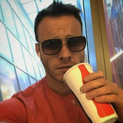  ,   Tom, 23 ,   ,   