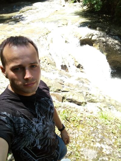  ,   Viktor, 33 ,   c 