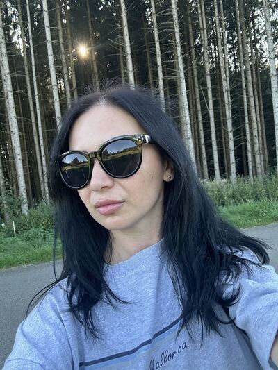  Stuttgart,   Tetiana, 37 ,   ,   
