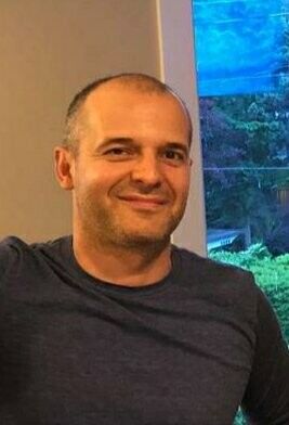  20626856  Viktor, 44 ,    