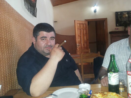  ,   Gio, 48 ,  