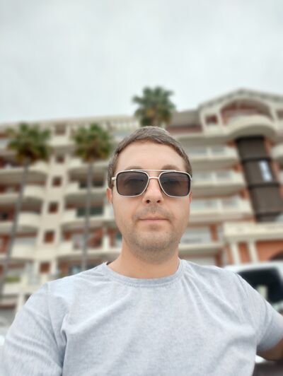  ,   Dmitrii, 37 ,   c 