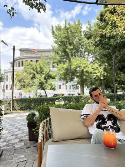  ,   Artyom, 19 ,   ,   