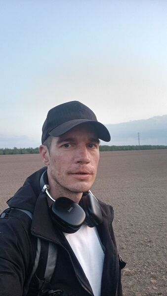  ,   Viktor, 41 ,   ,   