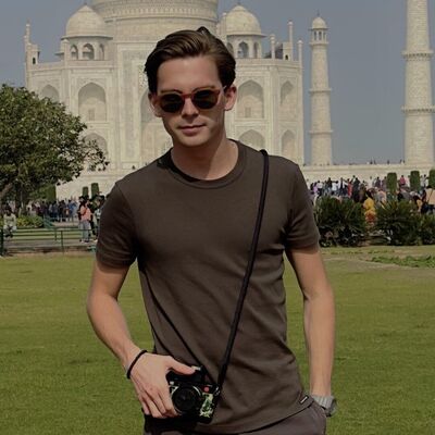  ,   Simon, 28 ,   ,   