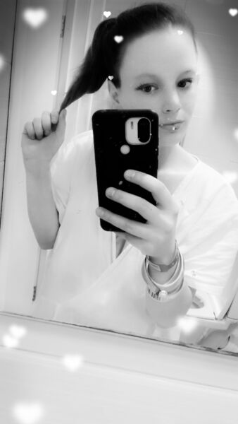  ,   Alexandra, 22 ,   c , 