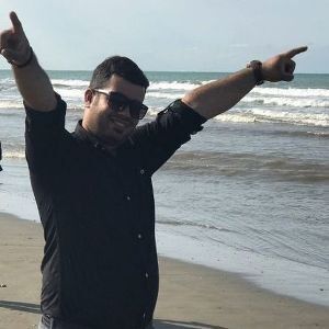  ,   Hossein, 37 ,   ,   , c 