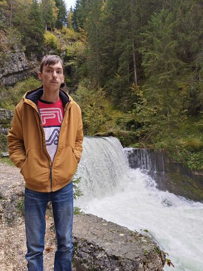  Saint-Germain-en-Laye,   Maksim, 19 ,   ,   