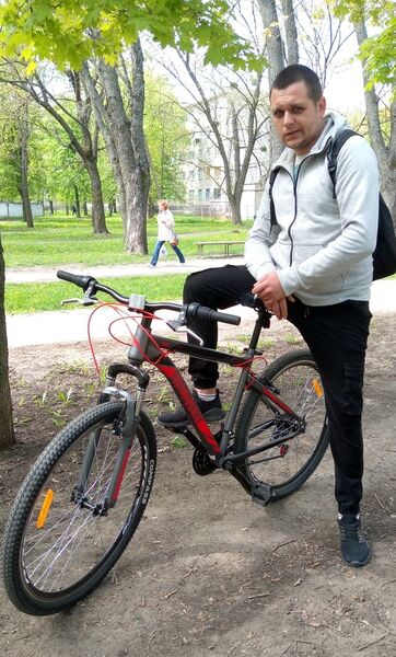  ,   Viktor, 37 ,   ,   , c 