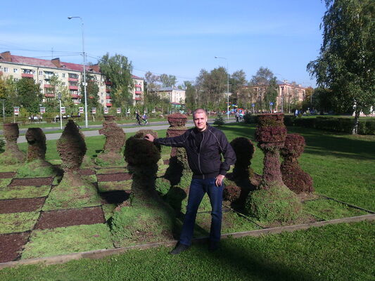  ,   Nik, 42 ,   