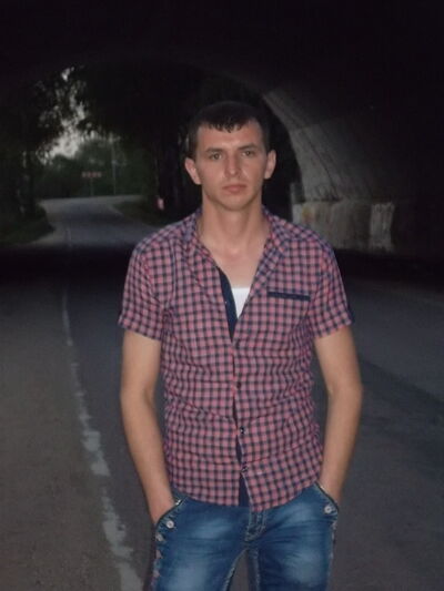  ,   Grisa, 34 ,   
