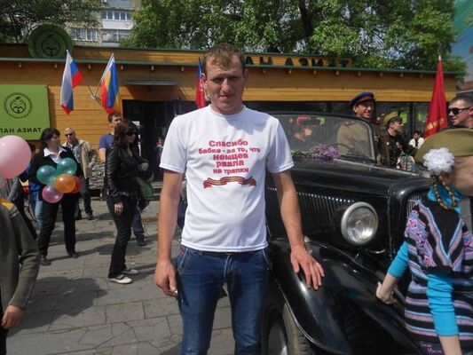  ,   Viktor, 36 ,   