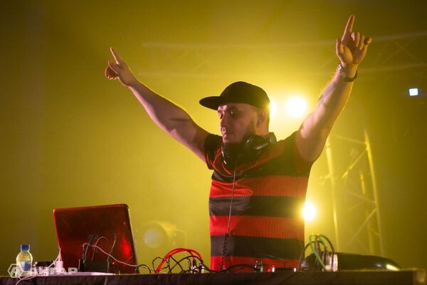  ,   DJ Smolin, 39 ,     , c 