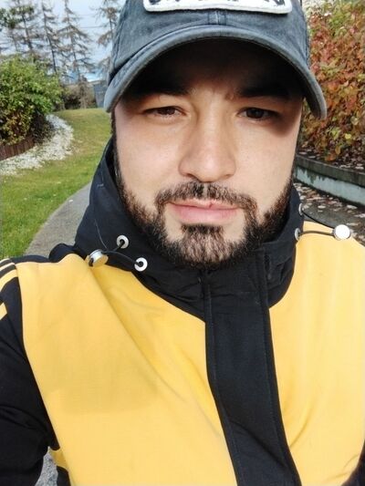  ,   Ikromjon, 32 ,   ,   