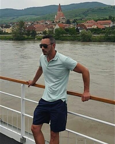 New York City,   Julio, 48 ,   ,   