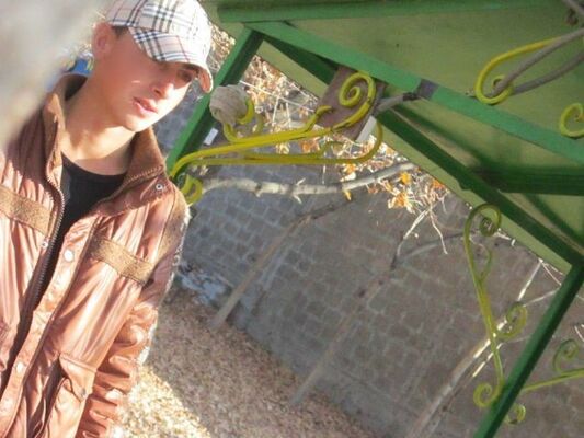  ,   Gevor, 32 ,   