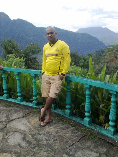  ,   Dilon, 44 ,  