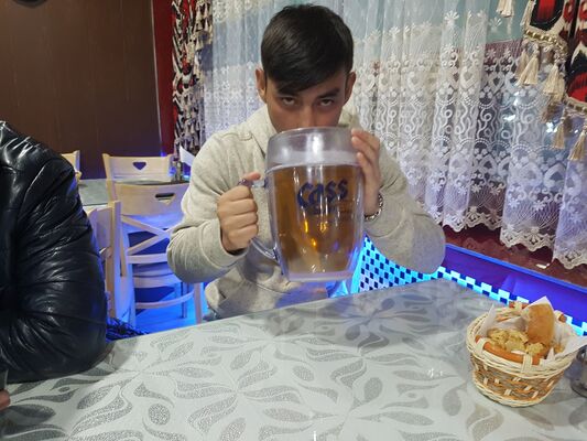  -,   Alexander, 33 ,   ,   , c 