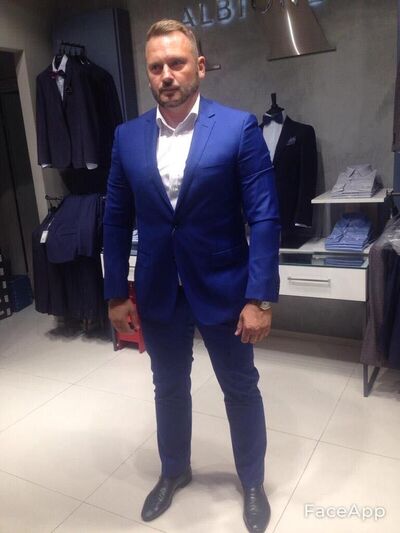  ,   Valdis, 48 ,   ,   