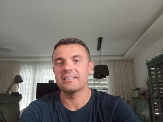  ,   Anton, 38 ,   ,   