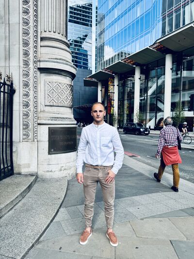  Hoxton,   Sergiy, 25 ,   ,   