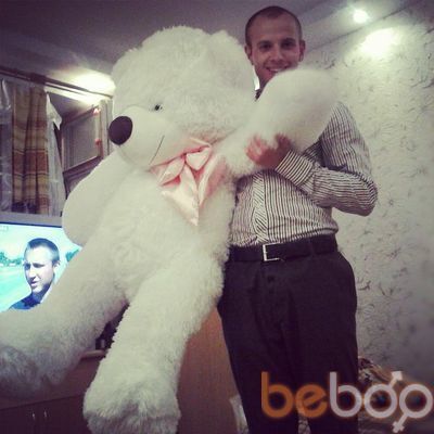  ,   Viktor, 33 ,  