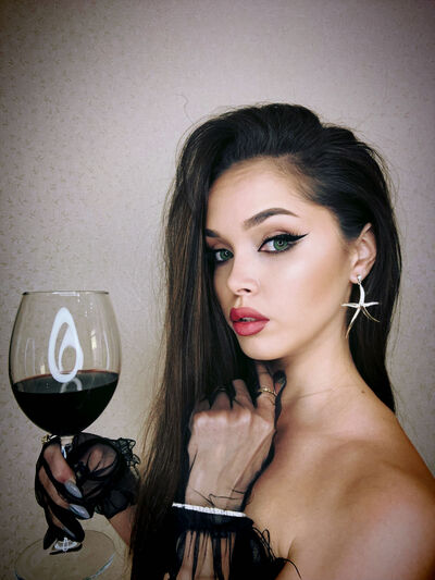  ,   Lilu, 33 ,   ,   