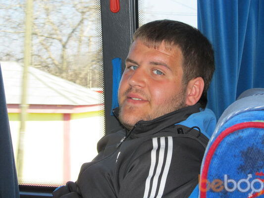  ,   Viktoras, 32 ,   