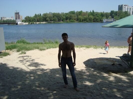  ,   Bob, 32 ,   