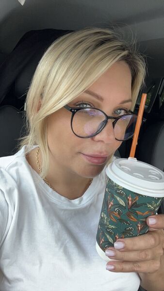  ,   Tanya, 42 ,  