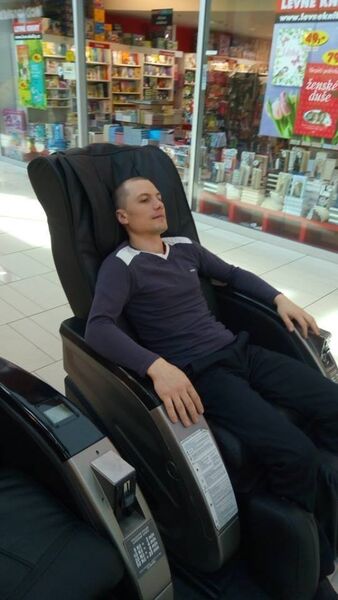  ,   Moise, 40 ,  
