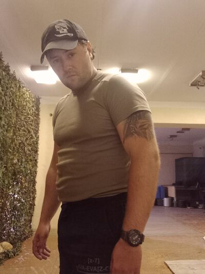  ,   Faris, 32 ,   ,   , c , 