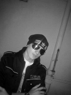  ,   Holoh95, 29 ,   ,   , c 