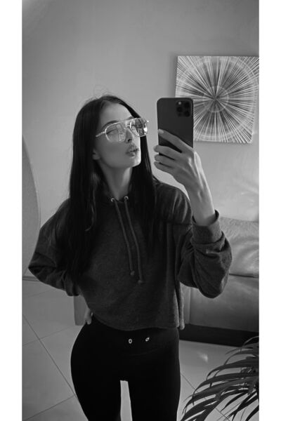  ,   Eva, 24 ,   ,   