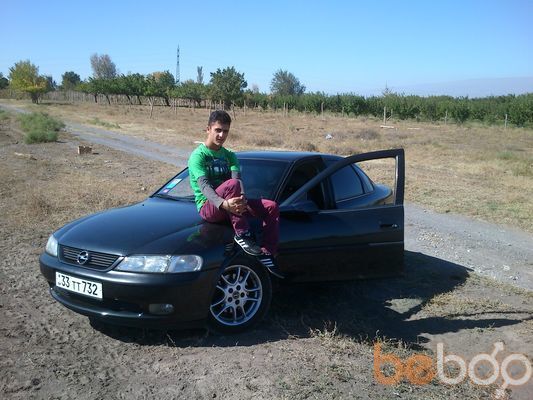  ,   Leo, 32 ,   