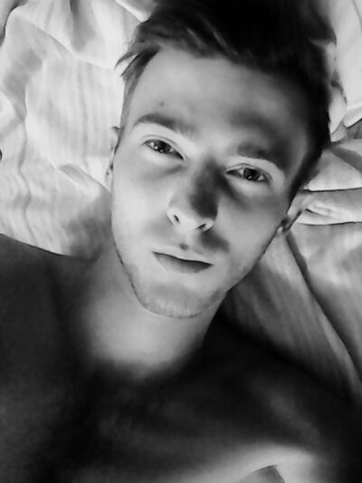 ,   Maxim, 32 ,   ,   , c 