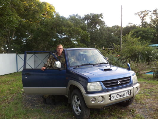  ,   Viktor, 48 ,   