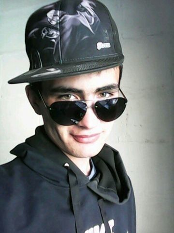  ,   Sinyor, 32 ,   ,   , c 