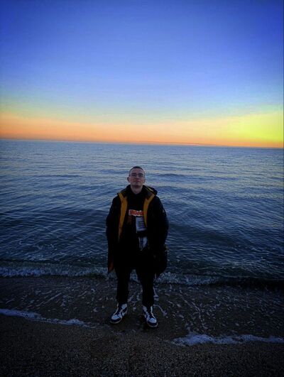  ,   Artem, 21 ,   ,   , c , 