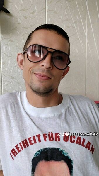  ,   Vitalik, 35 ,   , c , 