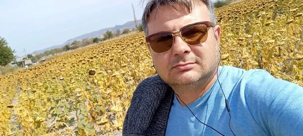  ,   Elman, 42 ,     , c 