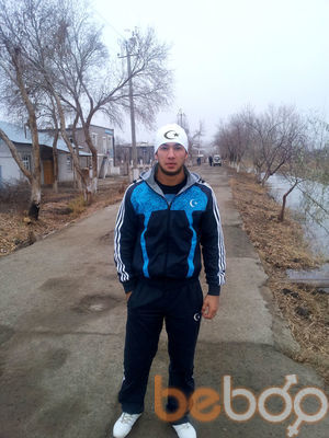  ,   Magomed, 32 ,  