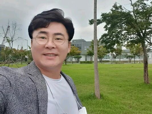  Barrie,   Michael kim, 56 ,   ,   